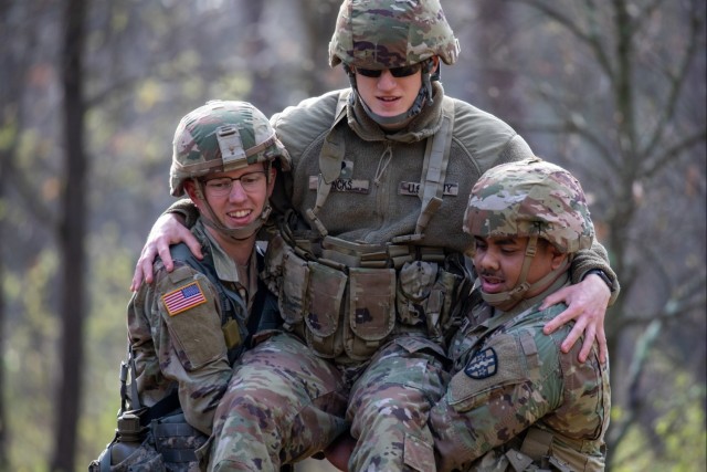 Eight Soldiers receive Expert Field Medical Badges in 3rd Annual USAR Competition