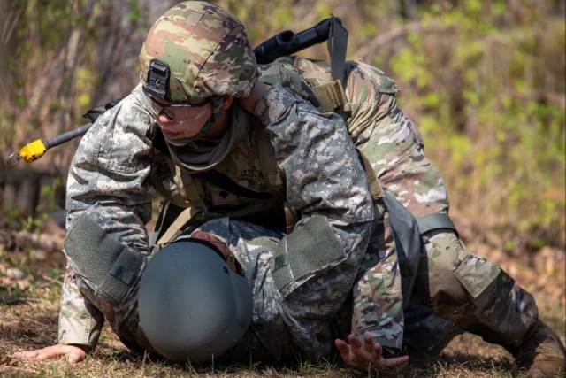 Eight Soldiers receive Expert Field Medical Badges in 3rd Annual USAR Competition