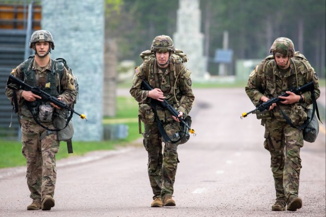 Eight Soldiers receive Expert Field Medical Badges in 3rd Annual USAR Competition