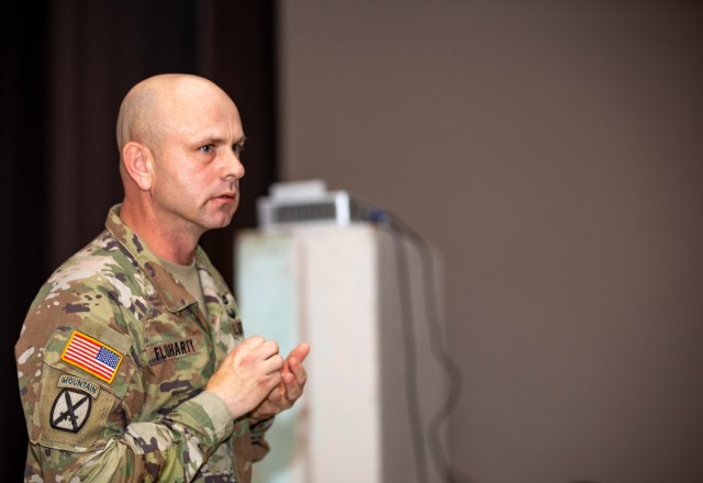 “King of Battle!” Command Sgt. Maj. Fluharty visits 1st Infantry Division