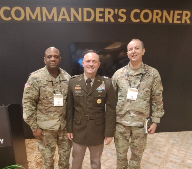 Contracting leaders participate in Land Forces Pacific conference