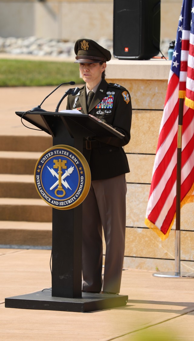 INSCOM remembers its fallen Soldiers with Memorial Day Ceremony