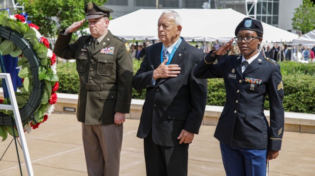 INSCOM remembers its fallen Soldiers with Memorial Day Ceremony