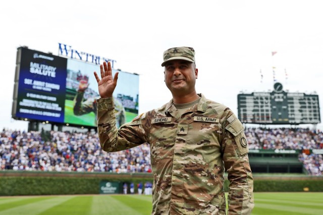 Army Reserve Soldier receives honor at Chicago Cubs MLB Memorial Day home game