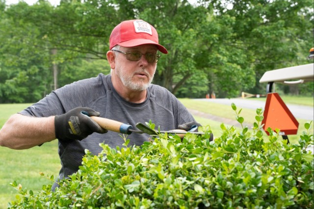 Volunteer campers provide extra helping hands to lake staff