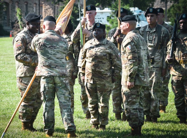 923rd Contracting Battalion welcomes new leader 