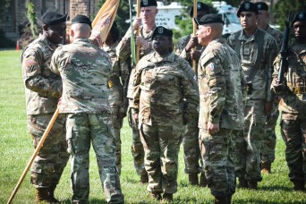 923rd Contracting Battalion welcomes new leader 