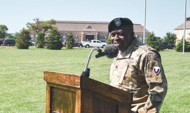 923rd Contracting Battalion welcomes new leader