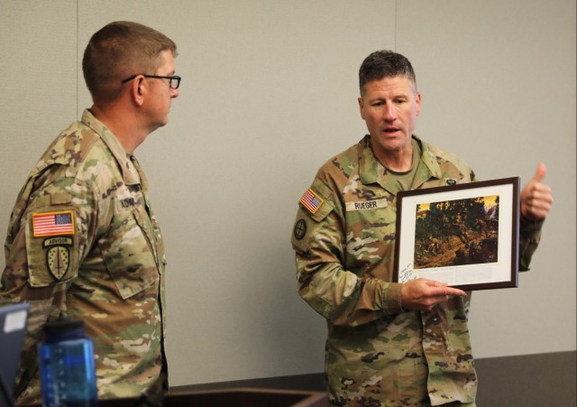 U.S Army Combined Arms Center holds discussion on FM 3-0 with Division Soldiers