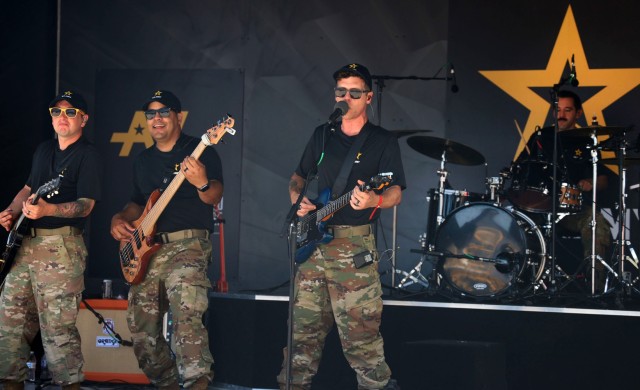Soldiers connect America with America’s Army at Hyundai Air and Sea Show