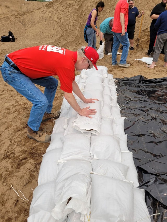 USACE conducts sandbag training | Article | The United States Army