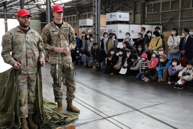 Balloon forges friendship between Sagami Depot Soldiers and Tokyo elementary