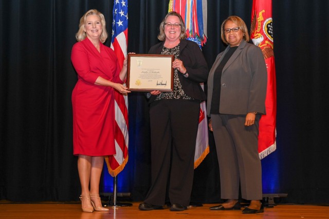 Dr. Jennifer Hitchcock receives a Meritorious Executive Award from Army Secretary Hon. Christine E. Wormuth.