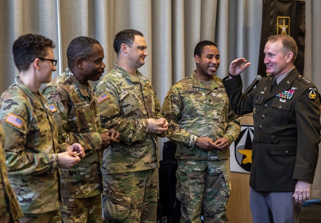 Army Futures Command Deputy Commanding General for Acquisition and Systems and Chief Innovation Officer Lt. Gen. Thomas H. Todd III speaks with Soldiers in Austin, Texas.