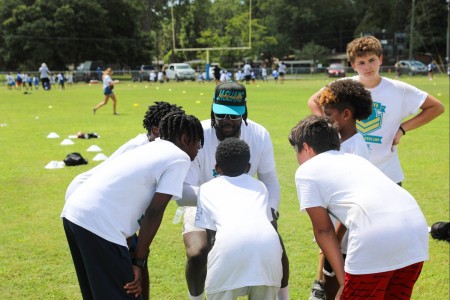 NFL players holding free youth football camps 