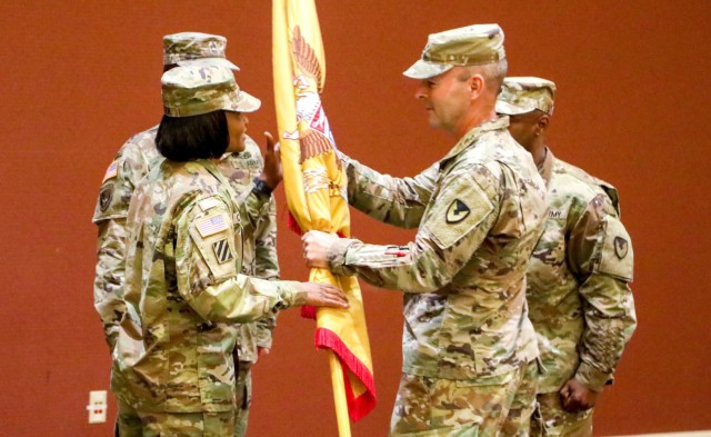 New leader takes command of 922nd Contracting Battalion 