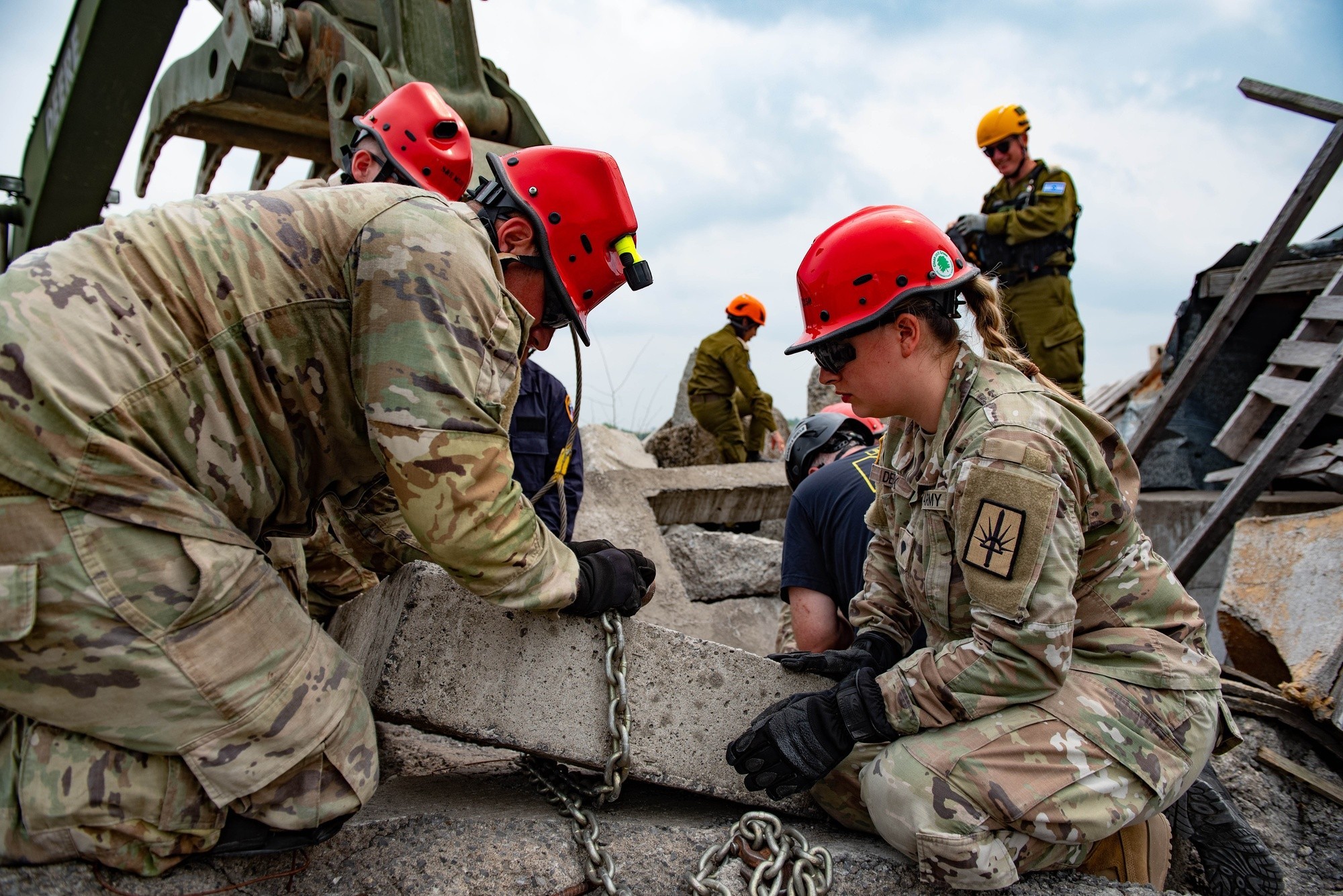 NY National Guard Soldiers Learn Urban Search And Rescue Skills From ...