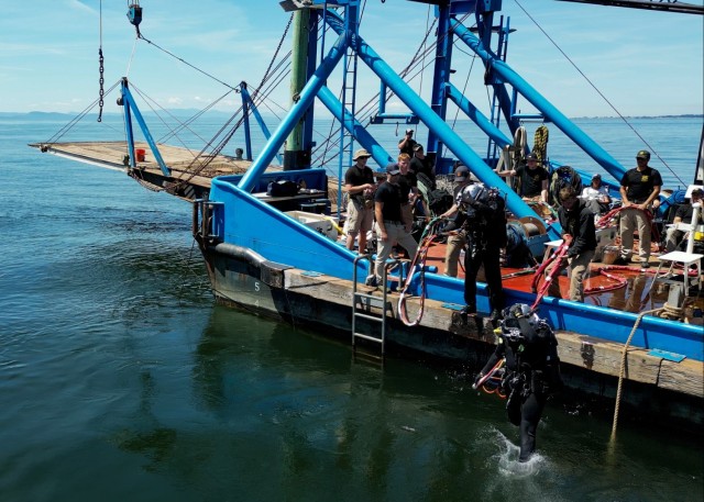 US Army deep sea divers retrieve derelict fishing nets in partnership with Washington Dept. of Natural Resources