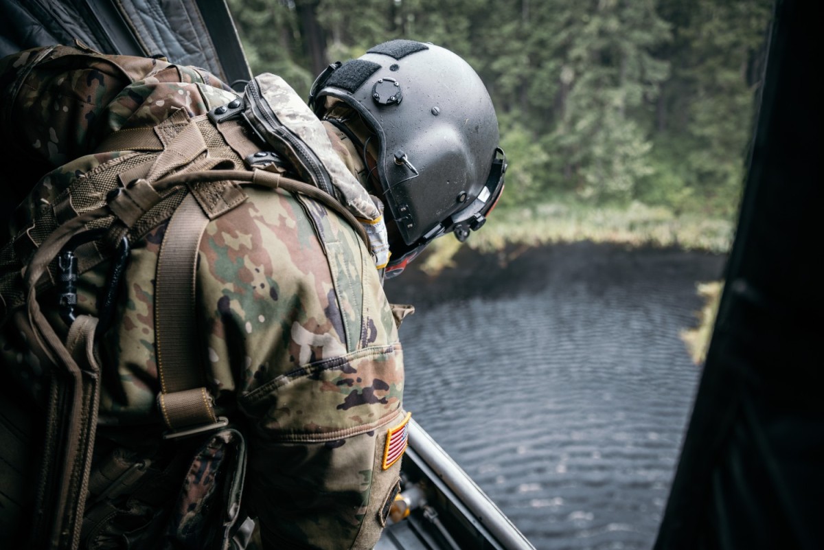 Washington Guard aviation crews help fight wildfire | Article | The ...