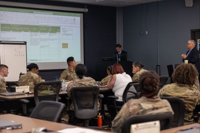 1st TSC Soldiers, civilians learn Knowledge Management from the experts