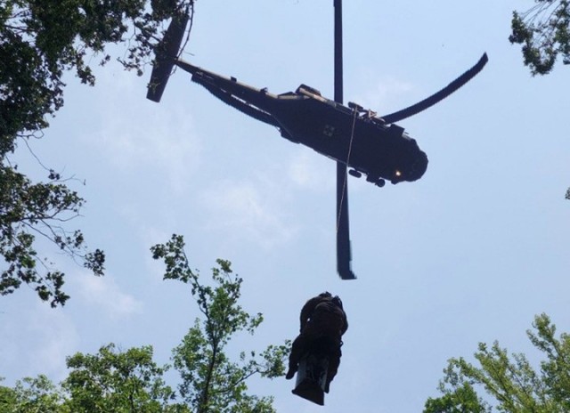 Tennessee National Guard Rescues Injured Hiker | Article | The United ...