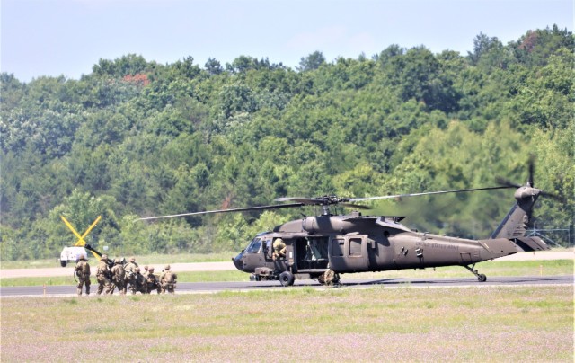 Wisconsin National Guard&#39;s 1st Battalion, 147th Aviation Regiment supports airshow &#39;dress rehearsal&#39; event at Fort McCoy