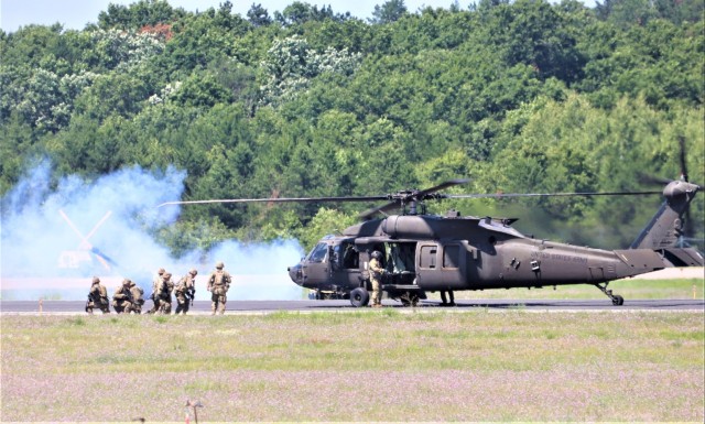 Wisconsin National Guard&#39;s 1st Battalion, 147th Aviation Regiment supports airshow &#39;dress rehearsal&#39; event at Fort McCoy