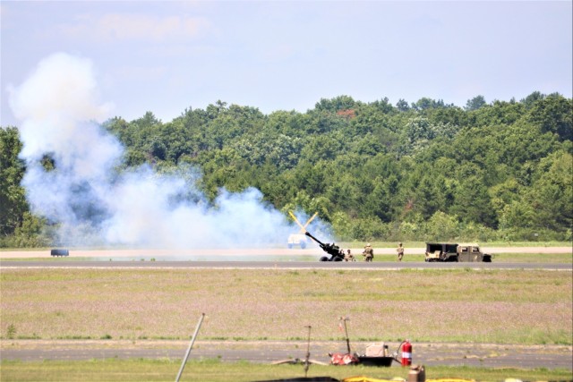Wisconsin Army National Guard Soldiers conduct airshow &#39;dress rehearsal&#39; event at Fort McCoy