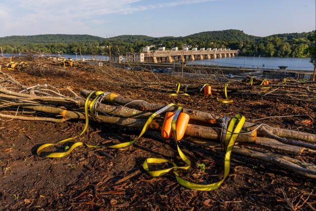 When trees fly: Pittsburgh District delivers new fish habitats on Ohio River