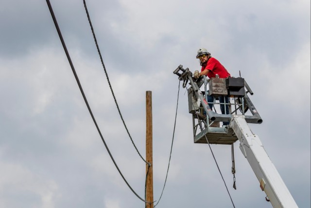When trees fly: Pittsburgh District delivers new fish habitats on Ohio River