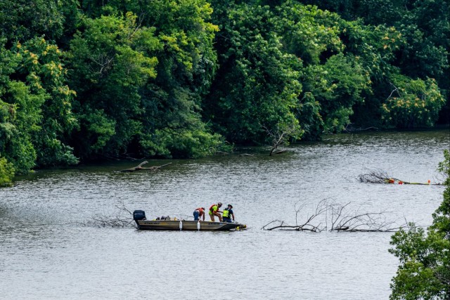 When trees fly: Pittsburgh District delivers new fish habitats on Ohio River