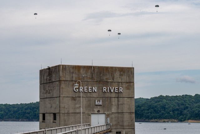 Green River Lake becomes temporary &#39;drop zone&#39; for Kentucky National Guard