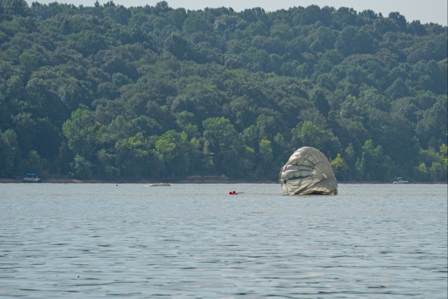 Green River Lake becomes temporary &#39;drop zone&#39; for Kentucky National Guard