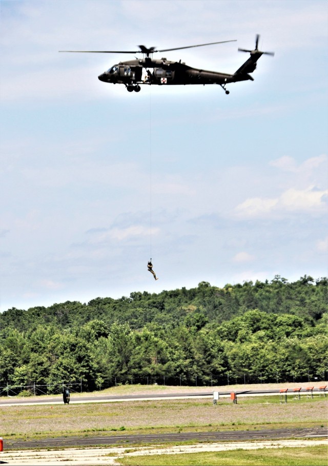 Wisconsin National Guard’s Black Hawk live-hoist capability practiced as part of airshow experience