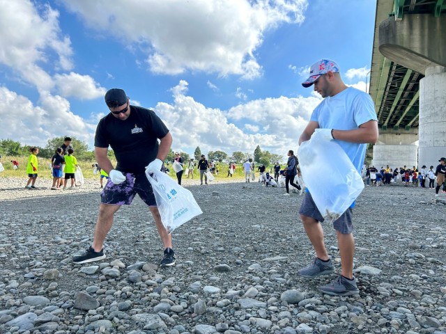 U.S. Army in Japan residents join Japanese river cleanup effort