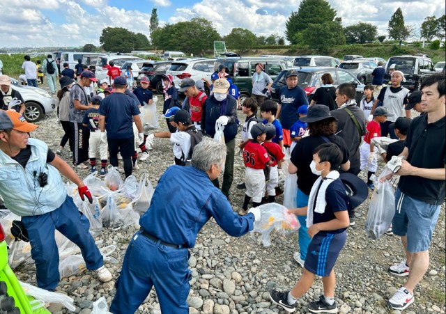 U.S. Army in Japan residents join Japanese river cleanup effort