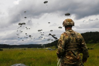 One Soldiers Heroic Intervention Saves Another During a Fateful Airborne Operation
Fort Liberty, N.C – Capt. David Lui was no stranger to the adrenaline...