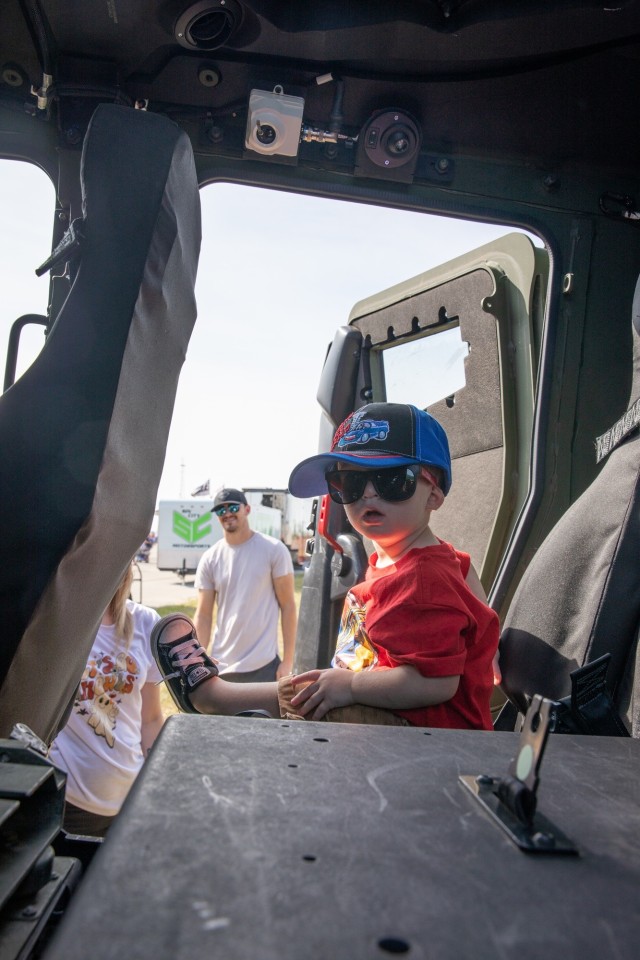 Service Members Reenlist in the Kansas Speedway