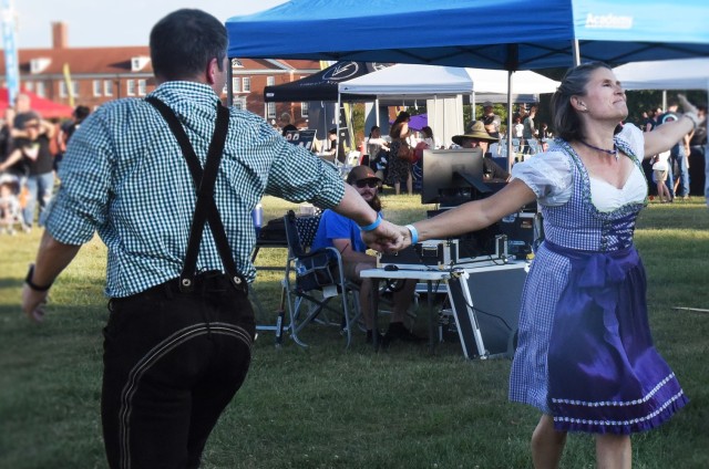 Fort Knox community raises a glass to Oktoberfest 2023