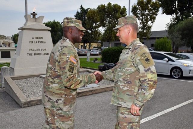 Lt. Gen. Raymond S. Dingle visits