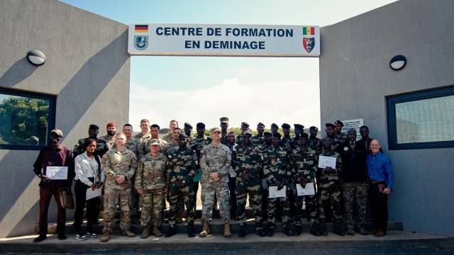 US Army Explosive Ordnance Disposal techs train with Senegalese Armed Forces troops