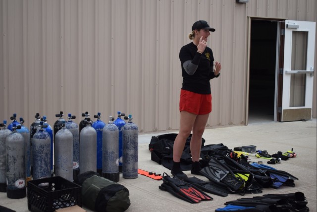 Fort Irwin Soldiers earn diving certification through BOSS
