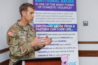 Chicago White Sox honors two local servicemembers on Pride night game >  U.S. Army Reserve > News-Display