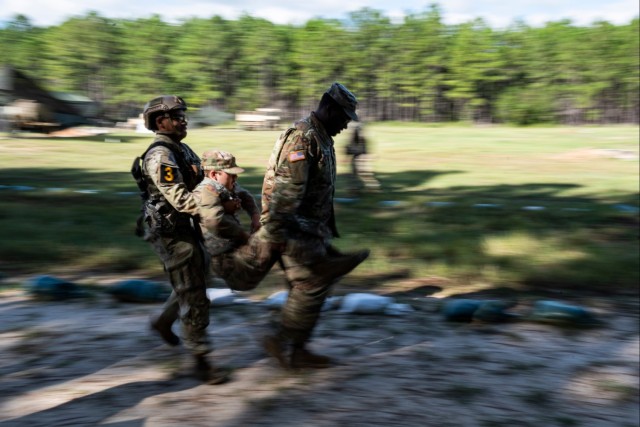 Futures Command Best Squad completes medical lanes testing – HRAPS a featured tech during Army-wide competition