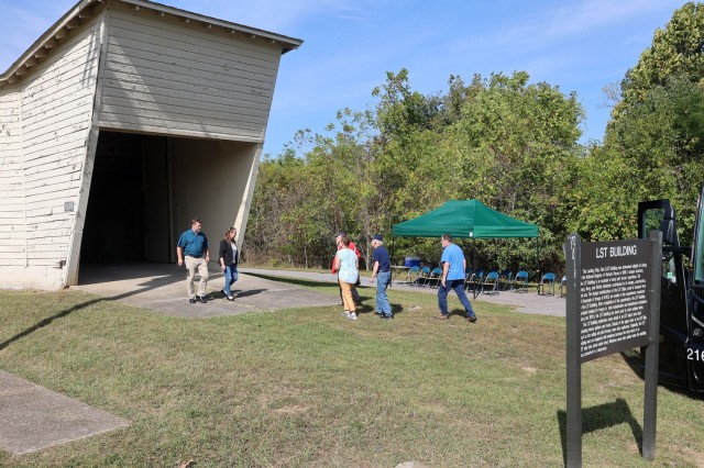 Members of LST Association visit Fort Knox during Louisville reunion