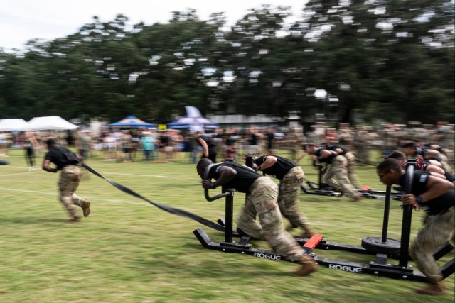 Army Futures Command 2023 Best Squad team competes during community event - prime time for HRAPS assessment in Savannah’s historic Forsyth Park