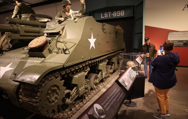 Members of LST Association visit Fort Knox during Louisville reunion
