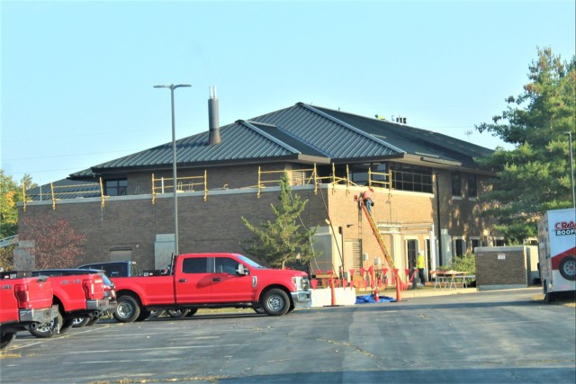 Army Corps of Engineer-led project underway for new roofing at building at Fort McCoy