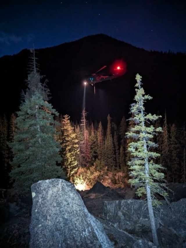U.S. Army helicopter unit conducts rescue near Colchuck Lake