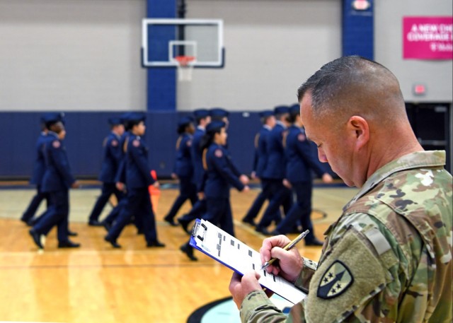 AMCOM Soldiers assist local school at drill competition